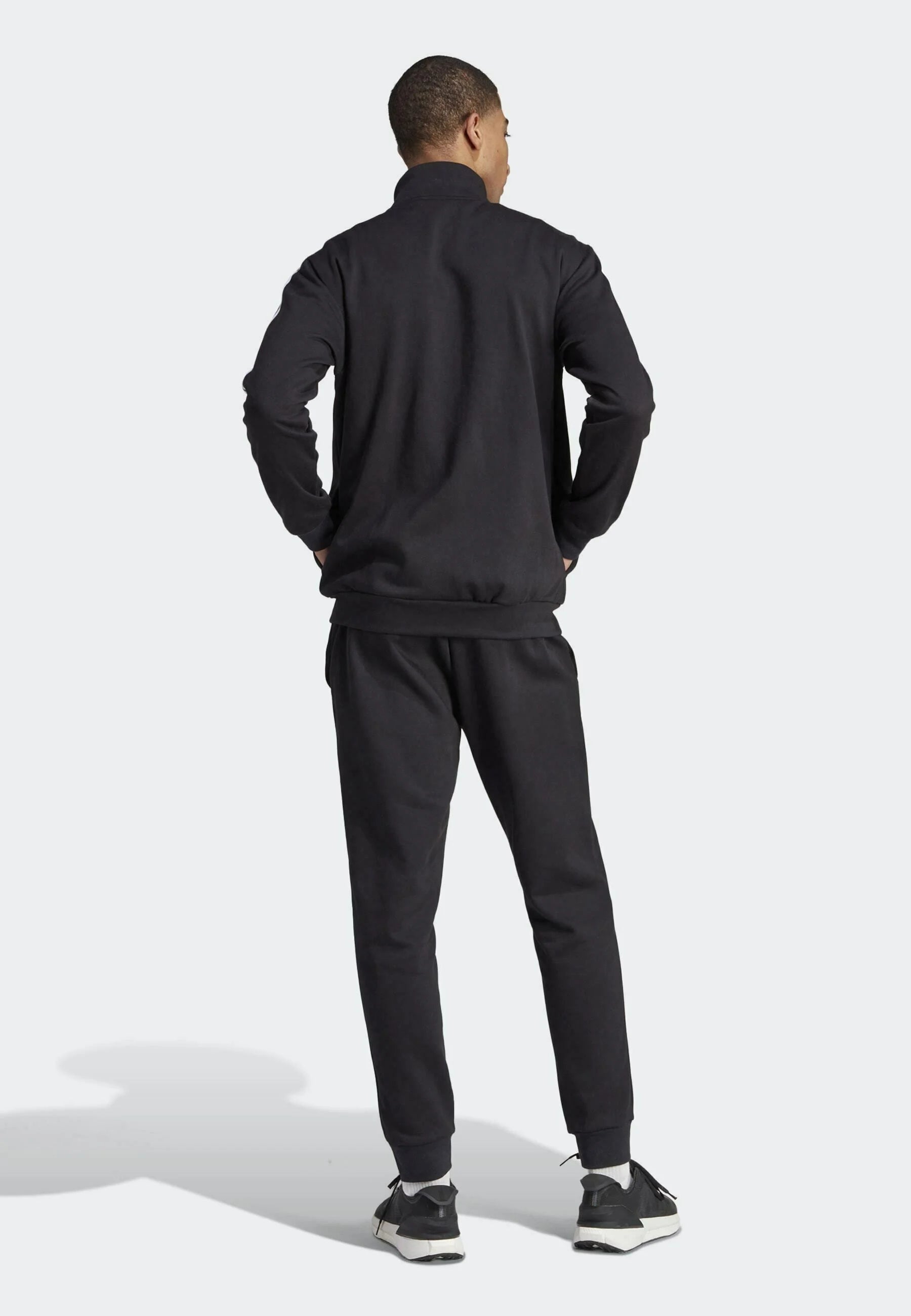 Tuta Adidas nera e bianca classica – Completo sportivo